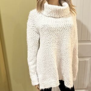 Kenneth Cole Cozy White Turtleneck Sweater Large
